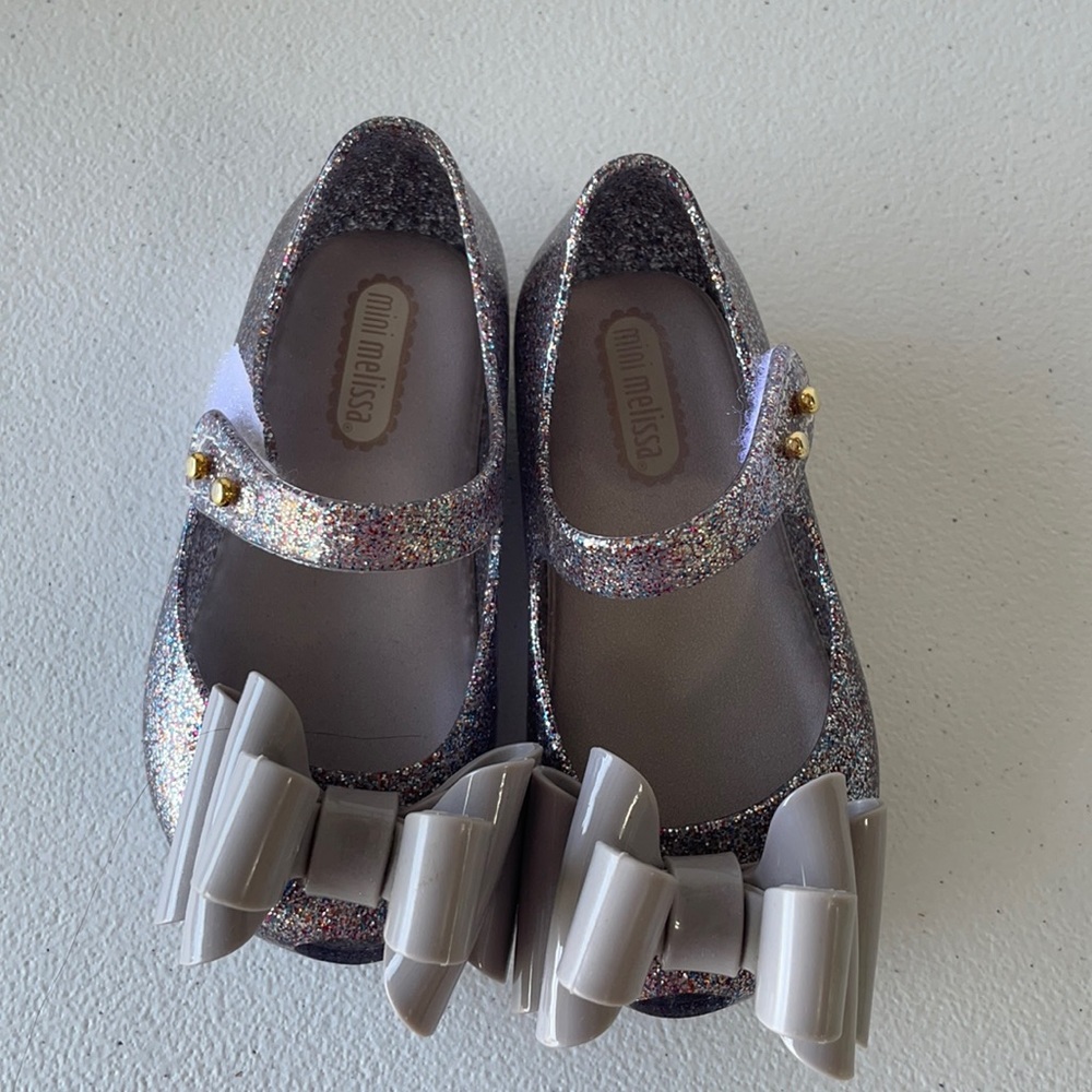 New mini Melissa size 6